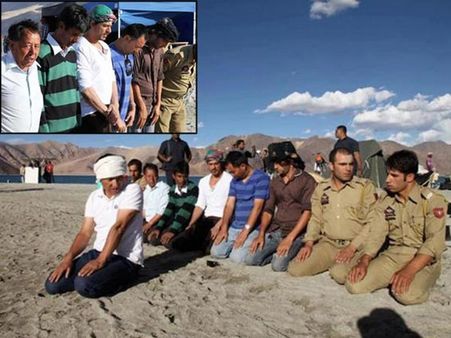 PICTURES: Shahrukh Khan celebrating Eid on the sets of YRF untitled film