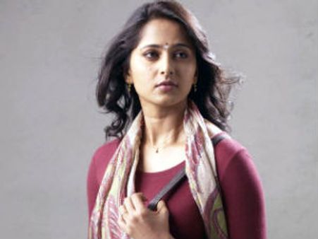 Anushka Shetty bitten by a pet dog