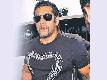 COMMENT: Share your views on Salman Khan's new look!