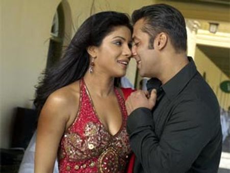 Salman Khan showers praises on Priyanka Chopra!