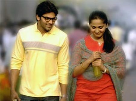 Anushka Shetty becomes a yoga teacher for Arya!