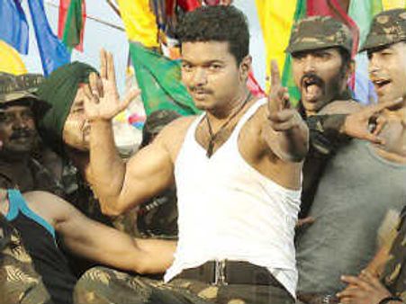 Vijay's Thuppakki trailer sets a trend on Twitter