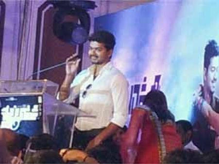 Vijay's Thuppakki breaks Ajith's Billa 2 record!