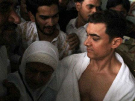Exclusive Pictures: Aamir Khan leaves for Hajj with mother