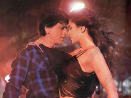 Watch: Shahrukh Khan-Katrina Kaif's HOT chemistry in Ishq Shava song