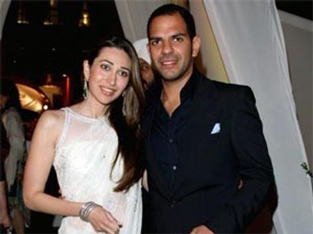 What was Karisma Kapoor doing at estranged hubby's house?