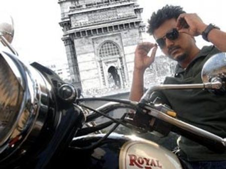 Thuppakki rocks at Box Office