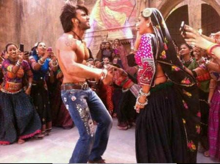 Ram Leela FIRST LOOK: Ranveer Singh stuns with his six-pack, chiselled physique!