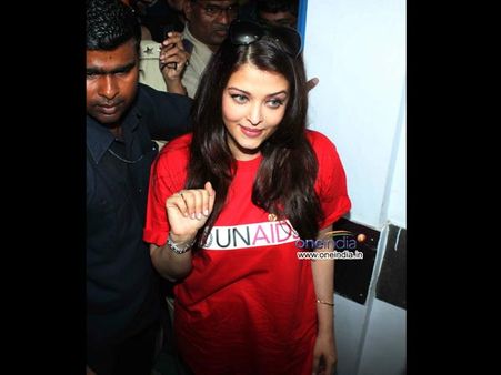 Pictures: Stunning hot Aishwarya Rai Bachchan celebrates World AIDS Day