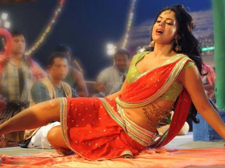 Sameera Reddy to get 50 lakhs for 10 minutes!
