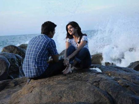 Neethane En Ponvasantham Review
