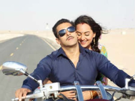 Salman's Dabangg 2 crosses Rs 100 crore mark at Box Office