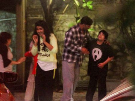 Pictures: Akshay Kumar celebrates New Year's eve with family