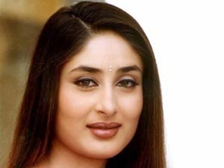 Kareena Kapoor follows Aishwarya Rai Bachchan's footsteps!