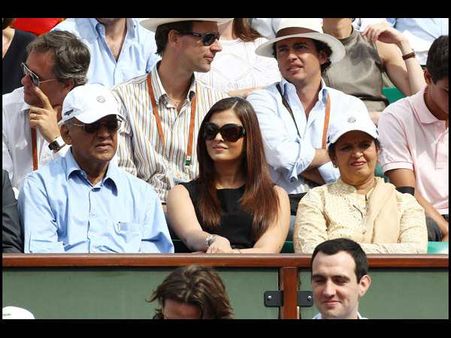 Rare and Unseen pictures of Aishwarya Rai Bachchan with her parents
