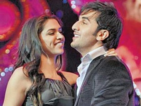 Deepika Padukone avoids media to see Ranbir Kapoor perform