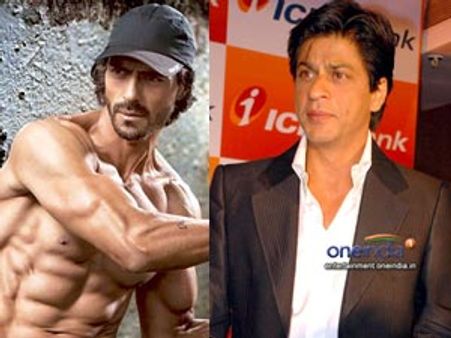 SRK angry with media over the reports of hugging Arjun Rampal?