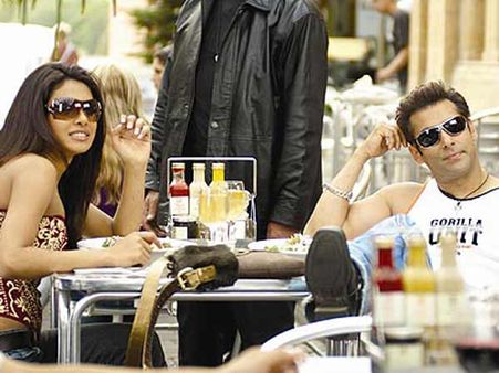 Rare and Unseen pictures of Salman Khan, Priyanka Chopra