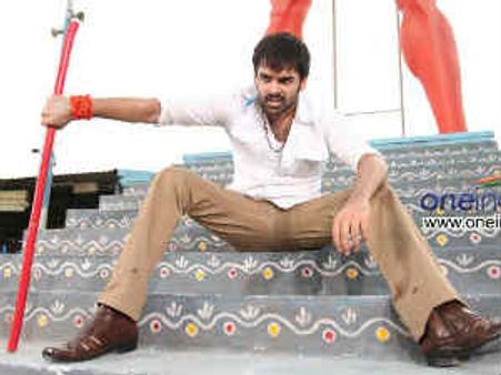 Ram Pothineni sprains his ankle on Ongole Gitta set