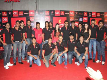 Photos: Telugu Warriors at Celebrity Cricket League 3 curtain raiser