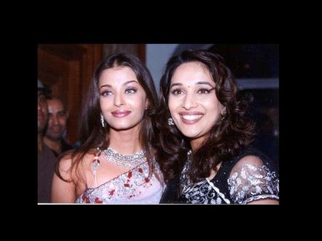Rare and Unseen pictures of Aishwarya with other Bollywood babes!