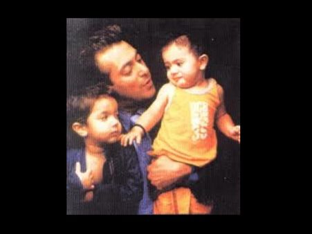 Rare and Unseen pictures of Salman with his nephews, niece