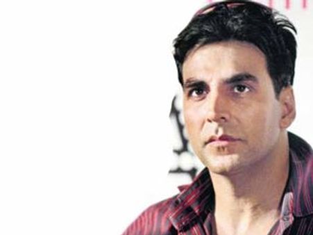 Special Chabbis: Akshay Kumar croons at Hockey India League match