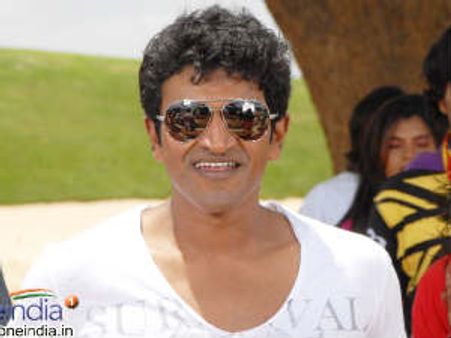 Puneet Rajkumar flags off ISCKON's Akshaya Patra