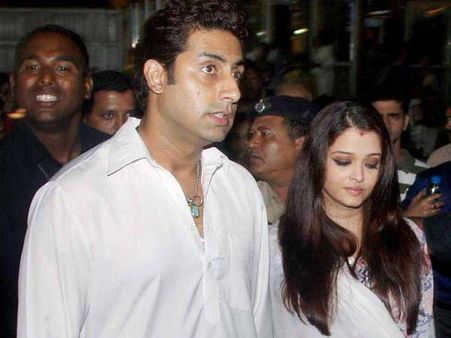 Pictures: Aishwarya, Abhishek, Amitabh, Jaya at Siddhivinayak temple
