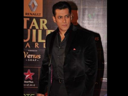 See Pictures: Bollywood stars graced Renault Star Guild Awards 2013!