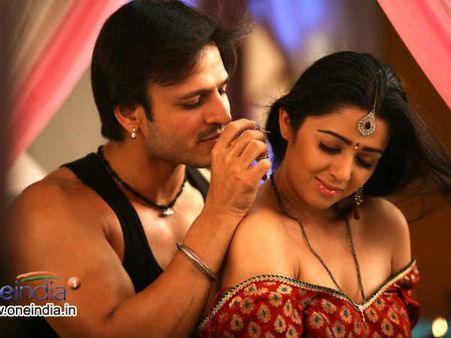 Photos: Charmi finds lovemaking in Zilla Ghaziabad boring