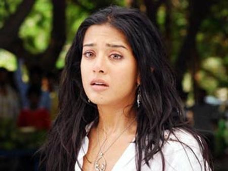 Amrita Rao on cloud nine to act with the Big B in Satyagraha!