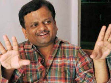 Surprising: KV Anand denies directing Rajinikanth