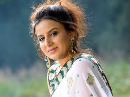 Pooja Gandhi changing loyalty again; to join BSR Congress?