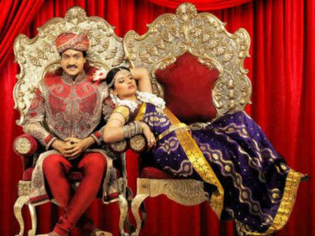Mr Pellikoduku - Movie Review: Devi Prasad tests your patience