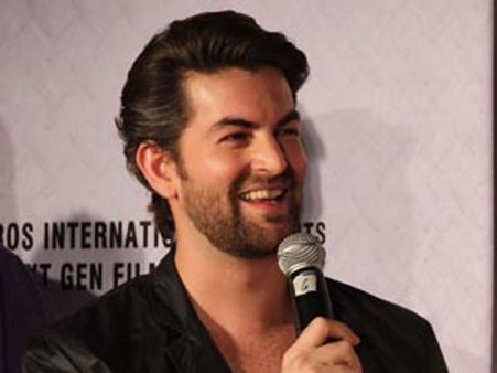 Only three, not 30 kissing scenes in '3G': Neil Nitin Mukesh