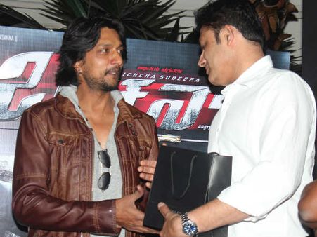 Anil Kumble launches Bachchan posters