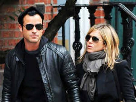 Aniston, Theroux won't send wedding invitations to guests