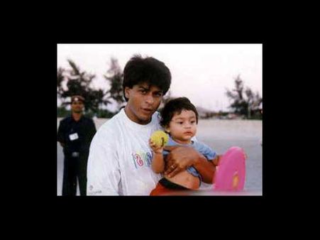 Rare and Unseen pictures of Shahrukh Khan with son Aryan Khan