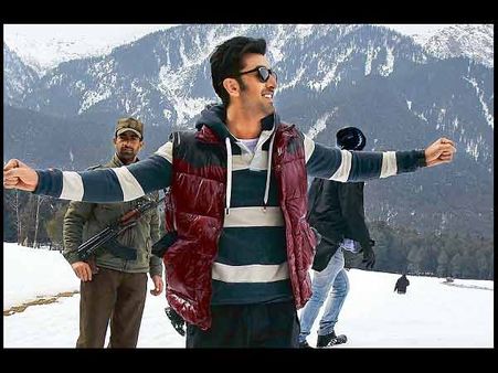 Ranbir Kapoor stops Yeh Jawaani Hai Deewani shoot for injured make-up man