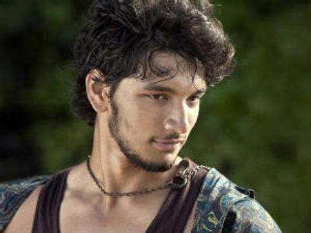 Gautham Karthik goes back to college!