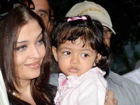 OMG, Aishwarya Rai's baby Aaradhya Bachchan chants Gayatri mantra