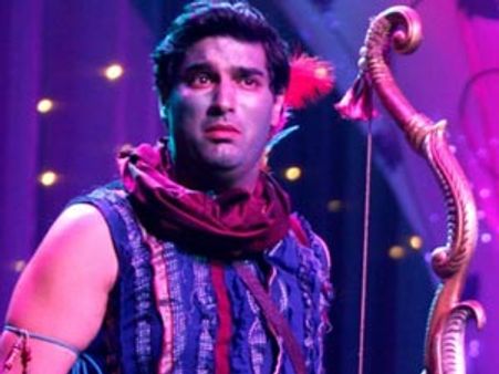 After John Abraham, it's Kunaal Roy Kapur's butt act in Nautanki Saala