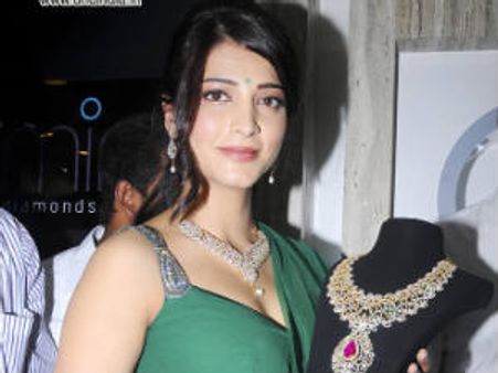 Shruti Hassan to enter Kannada films, pairing up with Puneet Rajkumar?