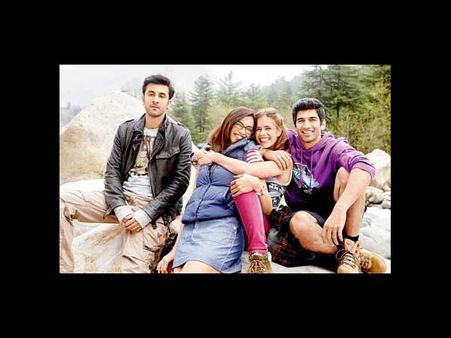 Ranbir Kapoor shocks Yeh Jawaani Hai Deewani's co-stars with his prank!