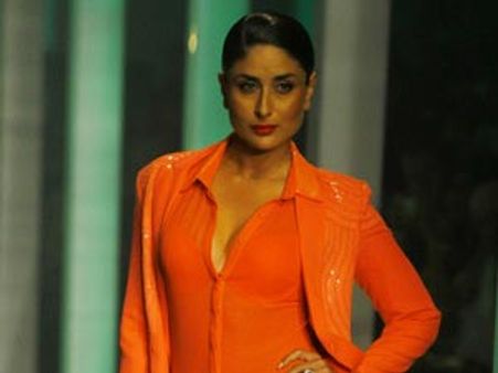 Saif likes me in every colour, he has no choice: Kareena Kapoor