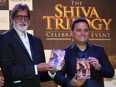 Amitabh Bachchan showers praises on Amish Tripathi