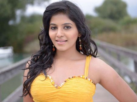 Anjali is kidnapped, suspects her step-mother