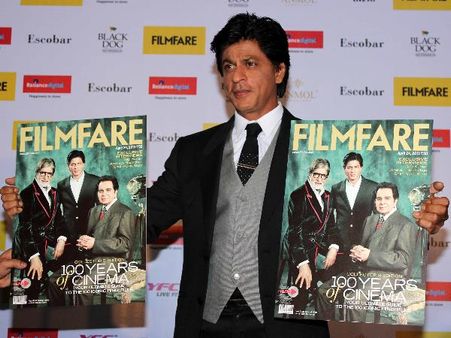Pictures: Dashing Shahrukh Khan unveils Filmfare's special edition