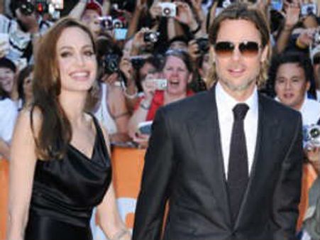 Angelina Jolie orders Indian chicken korma for Brad Pitt